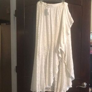 Maxi white skirt